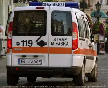 Nietrzeźwi na ławce i auta pod zakazem. Tak działała Straż Miejska w Koninie