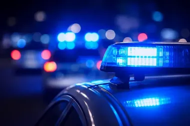 Maczeta i przedmiot przypominający rewolwer. 45-latek z zarzutami w Koninie